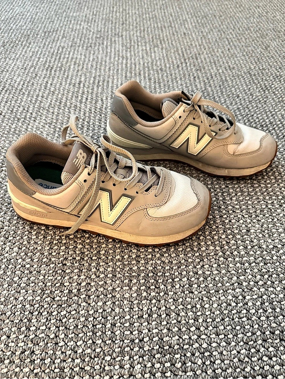 New Balance 574 Women's Gray & White Sneakers US 7.5